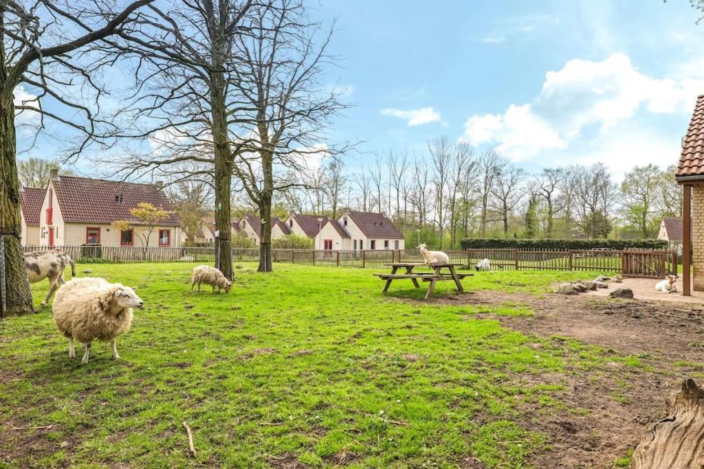 Gezellige Vakantiewoning Aan Het Water In Ewijk - Recreational Only No Workers ภายนอก รูปภาพ