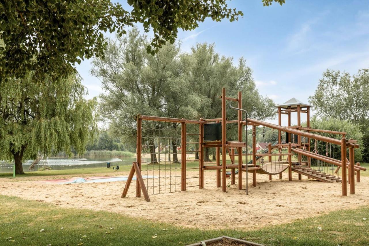 Gezellige Vakantiewoning Aan Het Water In Ewijk - Recreational Only No Workers ภายนอก รูปภาพ