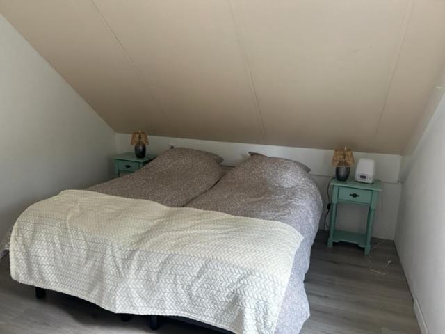 Gezellige Vakantiewoning Aan Het Water In Ewijk - Recreational Only No Workers ภายนอก รูปภาพ