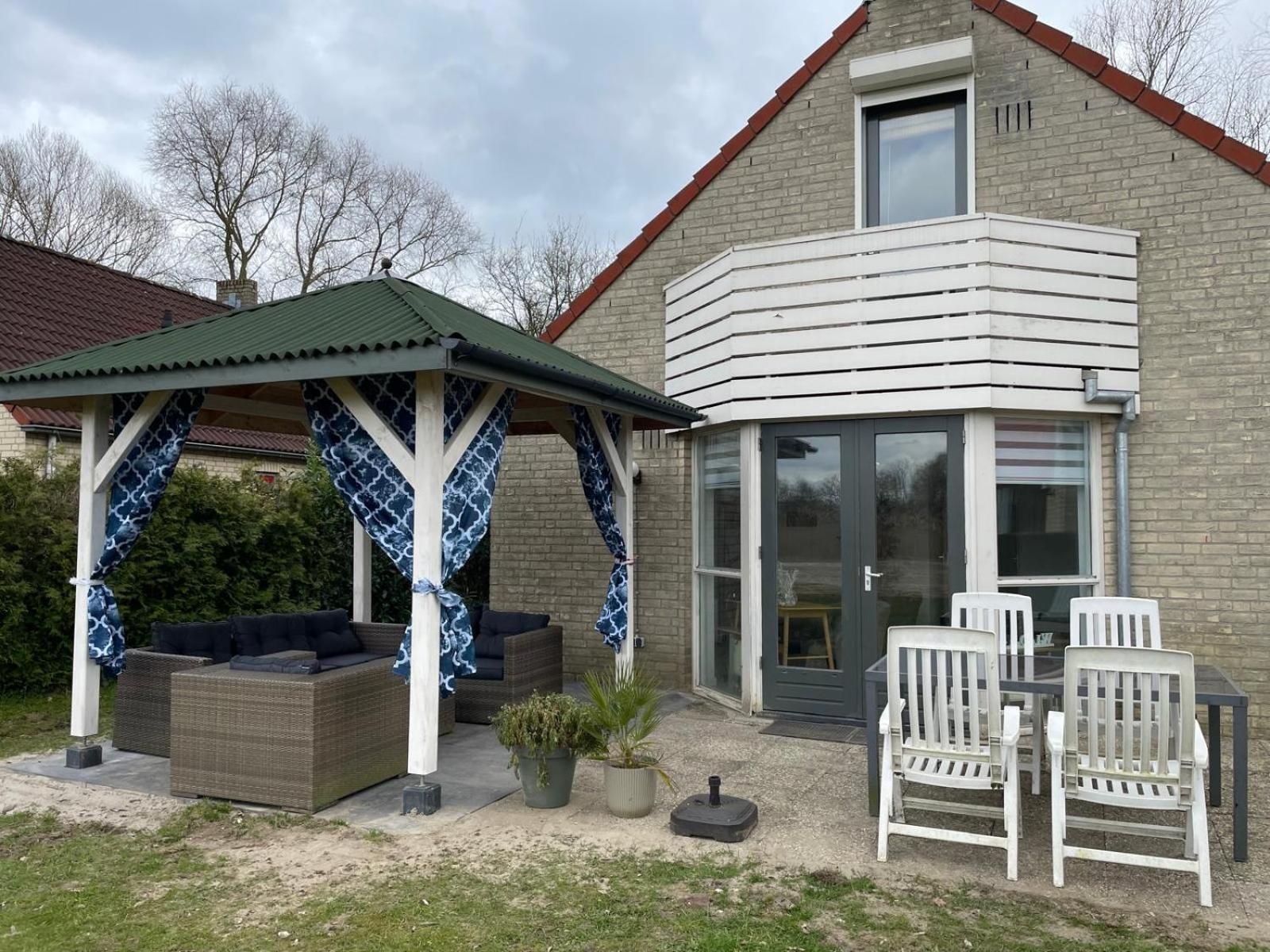 Gezellige Vakantiewoning Aan Het Water In Ewijk - Recreational Only No Workers ภายนอก รูปภาพ